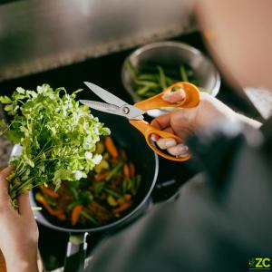 Fiskars kuhinjske škare, 18 cm 1075051